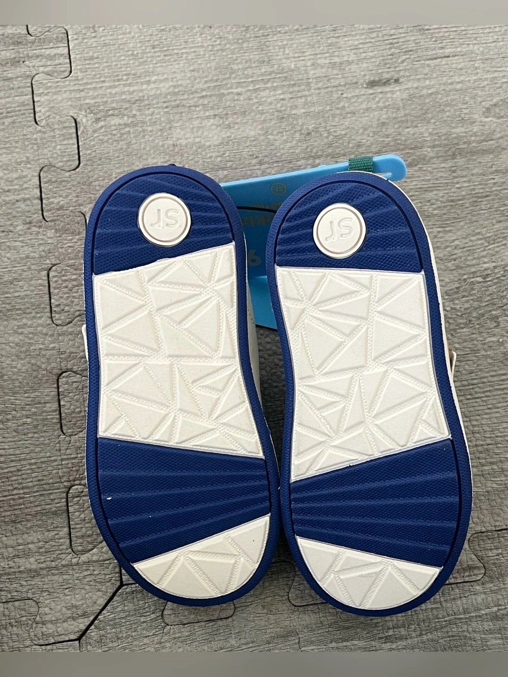 Stride Rite Munchkin Gray/White/Yellow/Green Hook & Loop Low Top Wide Washable